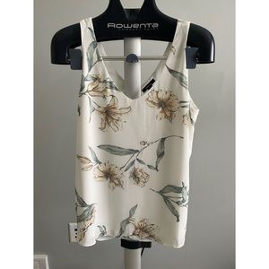 RW&Co double v sleeveless